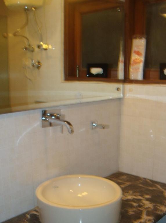 Chanson Grand Westend Delhi  Room photo