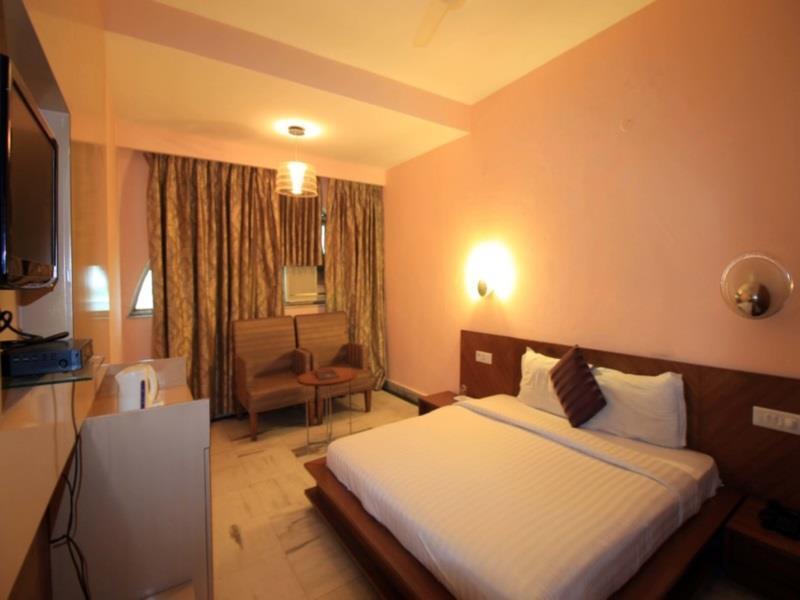 Chanson Grand Westend Delhi  Exterior photo