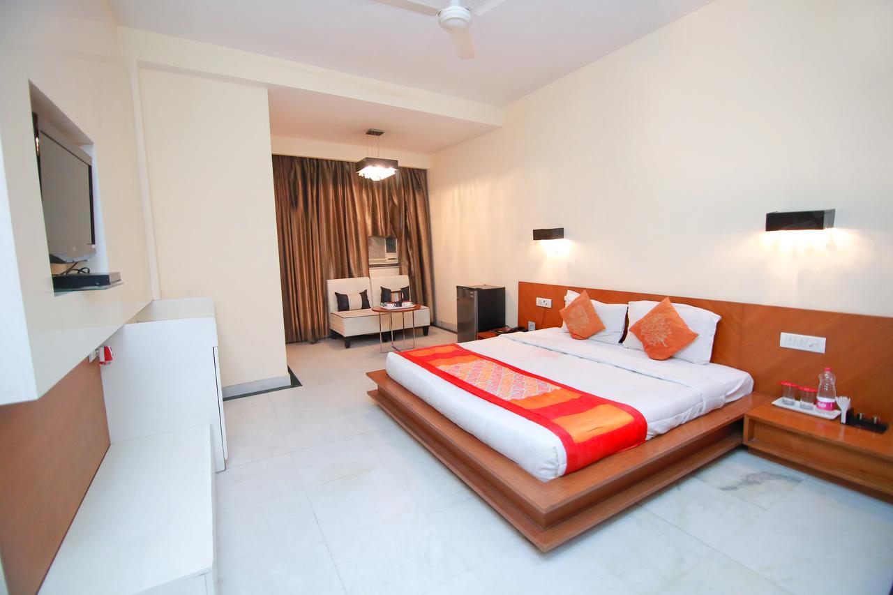 Chanson Grand Westend Delhi  Exterior photo