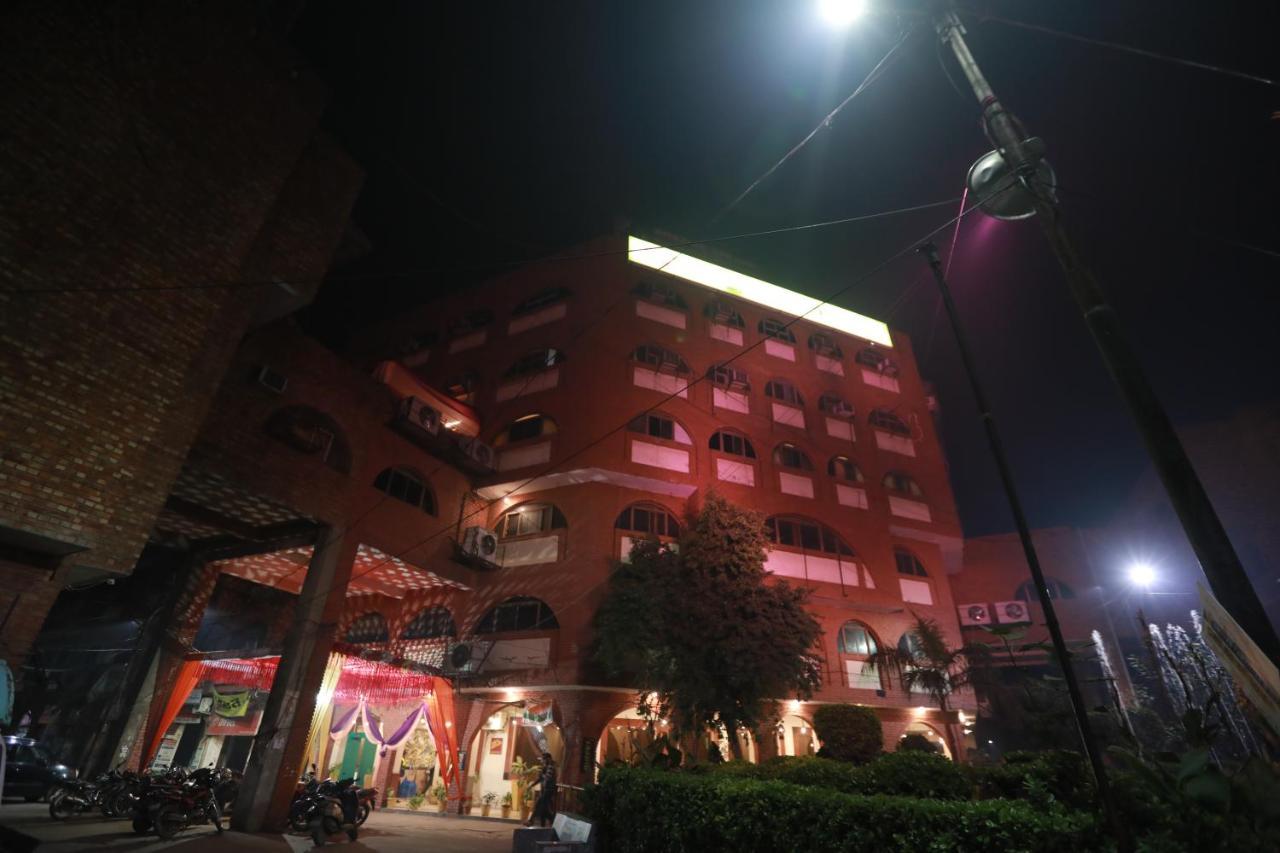 Chanson Grand Westend Delhi  Exterior photo