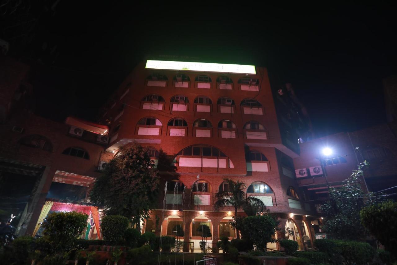 Chanson Grand Westend Delhi  Exterior photo